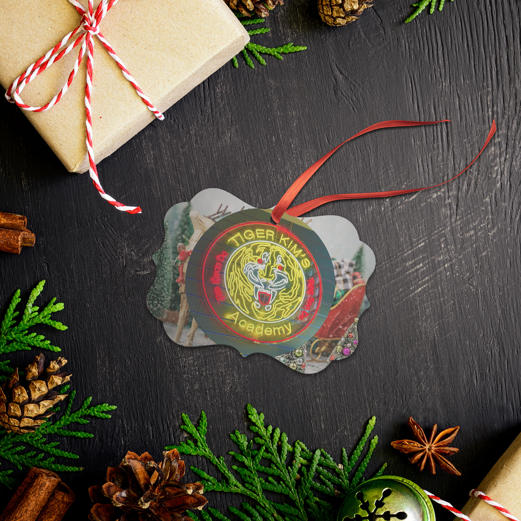 Tiger_Kims_50th_Anniversary_Holiday_O_Medallion_Lifestyle02_Mockup.png